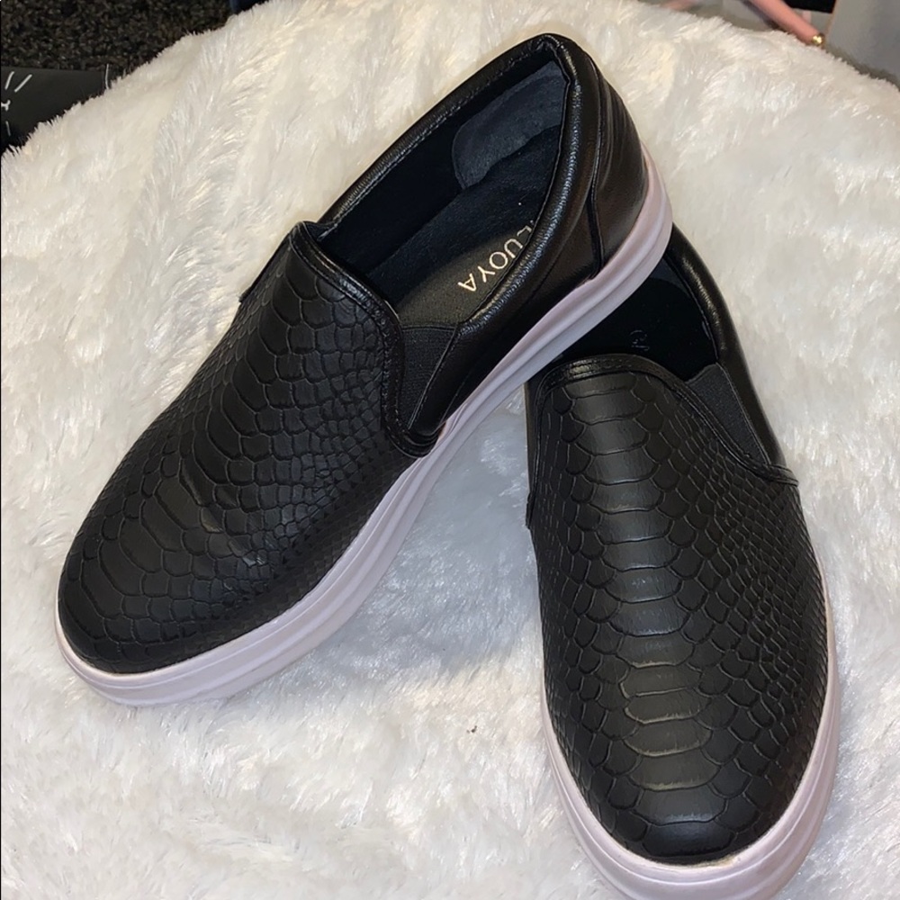 Crocodile boat shoes